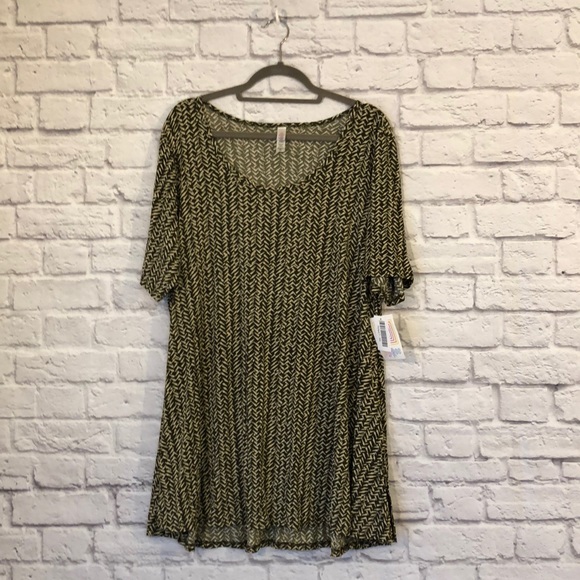 LuLaRoe Tops - LuLaRoe Perfect-T - Swing Shape w/ fun Side Slits